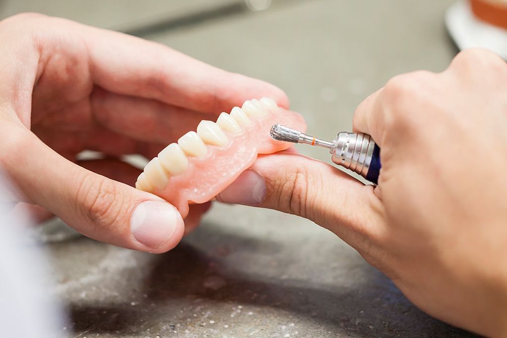 かみ合わせも考慮した入れ歯製作