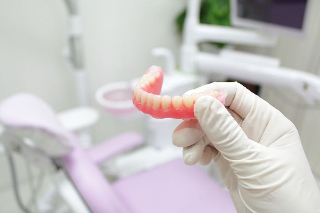 入れ歯の試着と微調整